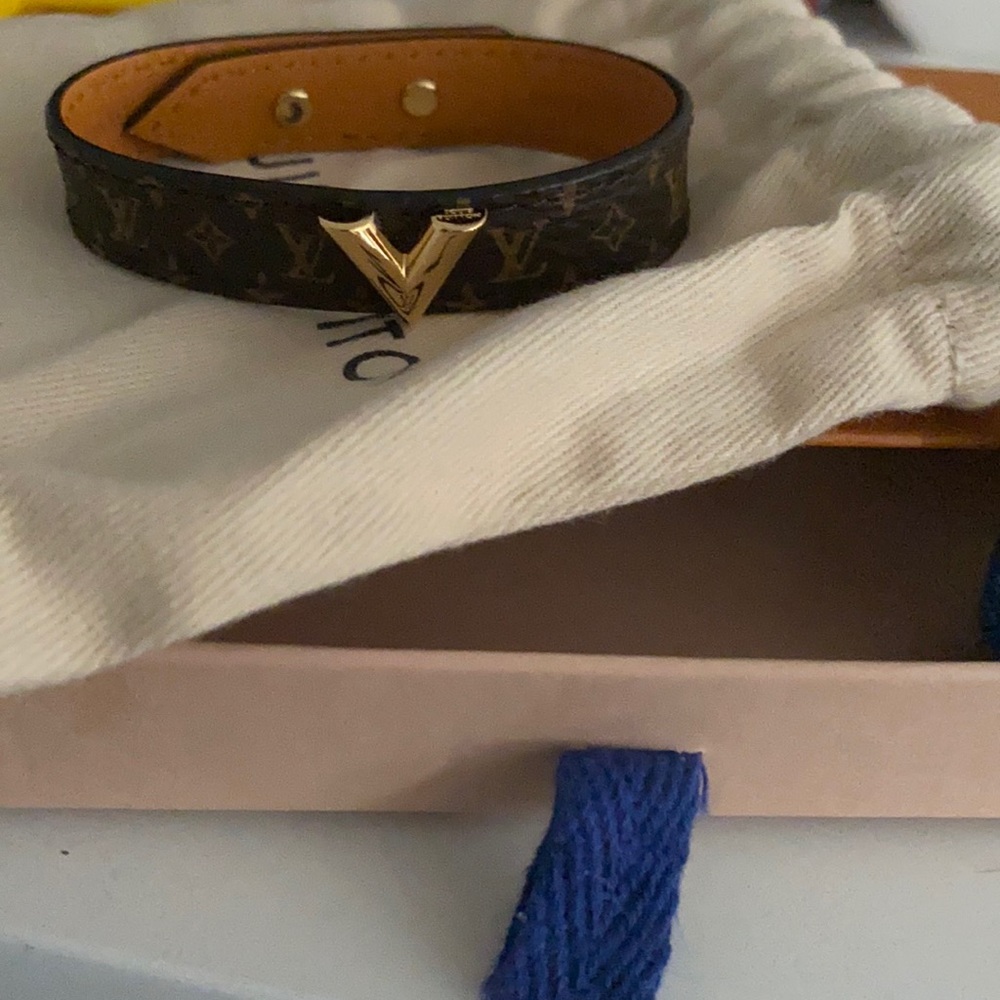 Louis Vuitton bracelet never worn 100% authentic